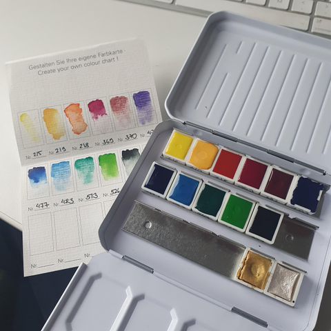 A small aquarelle box with 11 normal colors in half-pots (with swatches) and gold + silver.