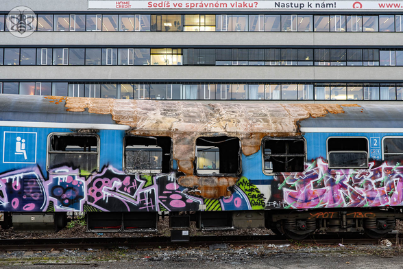 Správný vlak? / Right train? #train #advert #Brno #street #CityCenter #Czechia #CzechRepublic #photo #photography #streetphotography 
