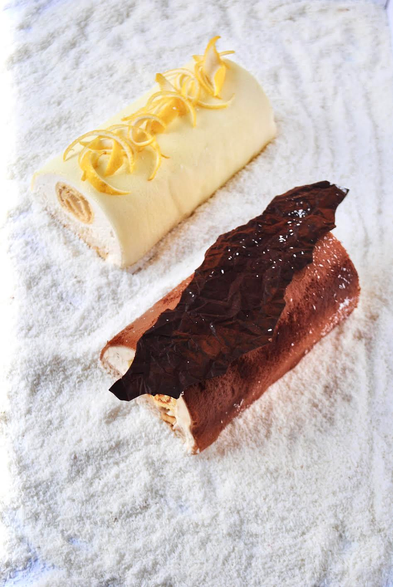 Les commandes de bûches sont ouvertes pour les fêtes de fin d’année. Elles sont à 45€ l’unité, prévues pour six à sept personnes. Deux saveurs au choix : noisette ou citron bergamote. Les commandes sont à retirer au 21, rue Custine à Paris.

#sansgluten #glutenfree #pâtisserie #noël #bûche #noisette #citron #bergamote #art #photo #artculinaire #cuisinefrançaise 