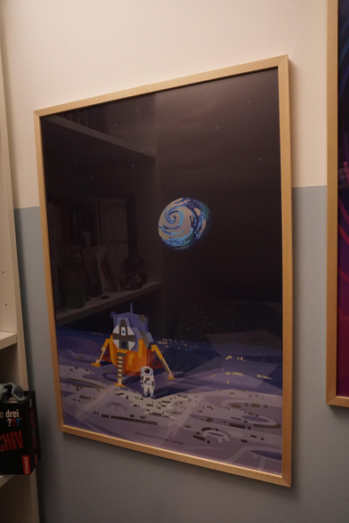 An abstract graphic of the moon landing in form of a poster made by Kurzgesagt