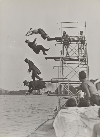 Fully clothed people dropping into the lake for reasons unknown.
Gelatin silver print, 11 x 8 cm, anonymous, c. 1900
Rijksmuseum. Amsterdam
