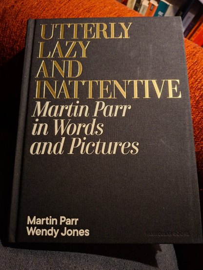 Buchcover des Buches "utterly lazy and inattentive" von Martin Parr 