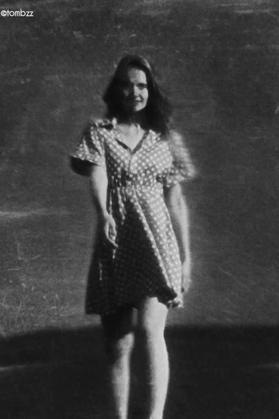 This short, black-and-white video is set in an unusual, blurry, and grainy style, resembling an old film or photograph with lighting effects in the form of bright, diagonal streaks, giving it a mystical and nostalgic atmosphere. The main character is a young woman with long, dark hair, wearing a polka-dot summer dress with a collar. The scenes take place on a beach, with sand, the shore, and the sea visible in the background. The woman is very expressive and dynamic: throughout most shots, she walks, spins, jumps, spreads her arms wide, and dramatically throws her head back to let her hair flow, suggesting a feeling of freedom, joy, and sometimes loss. In some moments, her face shifts from a smile to a more thoughtful expression, and her silhouette is multiplied or blurred, intensifying the artistic and dreamlike nature of the recording. The visuals are accompanied by a melancholy dream-pop/indie-pop track, featuring guitar, bass, and drums, with gentle female vocals in French. The song is "Pleurer et chanter" by the duo Tomorrows World.