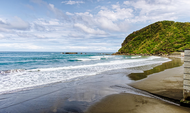 Beach with bathing facilities to the right.