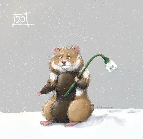 Zeichnung im Comic-Stil vor grauen Hintergrund. Ein Feldhamster sitzt aufrecht auf einem Streifen Schnee und trägt, über seine linke Schulter nach hinten baumelnd, ein Schneeglöckchen. Sein Gesichtsausdruck wirkt zufrieden und freundlich. Es schneit leicht. Oben links im Bild befindet sich eine weiße 20.