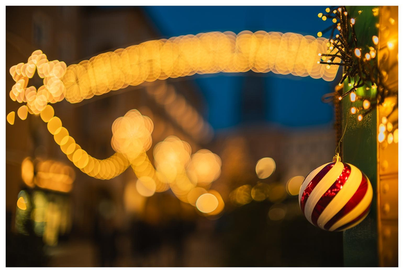 Noch eine Christbaumkugel mit - genau Bokehballs im Hintergrund :D