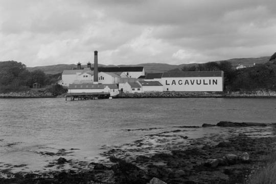 Yashica MAT124G | Kodak Tri-X 400 | Shot at 320 + Med Yellow Filter | Developed in XTOL

Looking across at Lagavulin from Dunyvaig castle