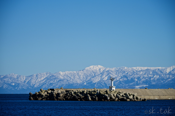 堤防と立山連峰