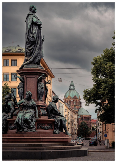 Brunnen und Historische Gebäude.