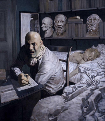 dans une chambre, un homme au visage tourmenté écrit. derrière lui, le corps d’un enfant sur le lit sous une étagère encombrée de livres et de statues de philosophes