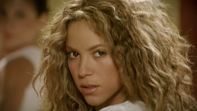 Shakira - Hips Don't Lie ft. Wyclef Jean