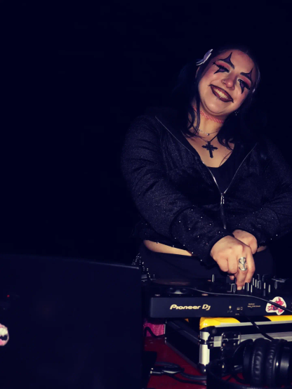 Sliming clown dj