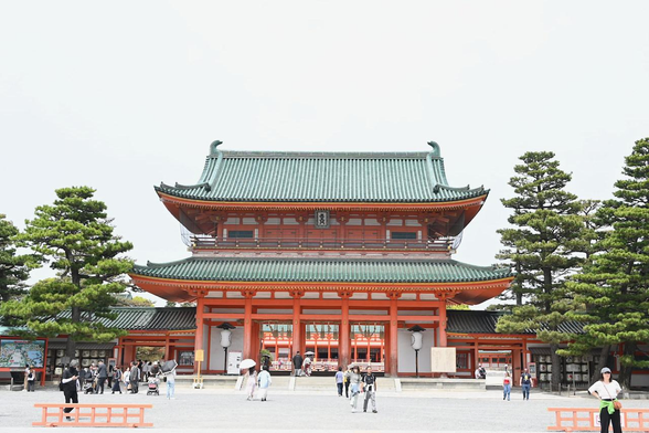 平安神宮の應天門。/ 2026.04.19 平安神宮から