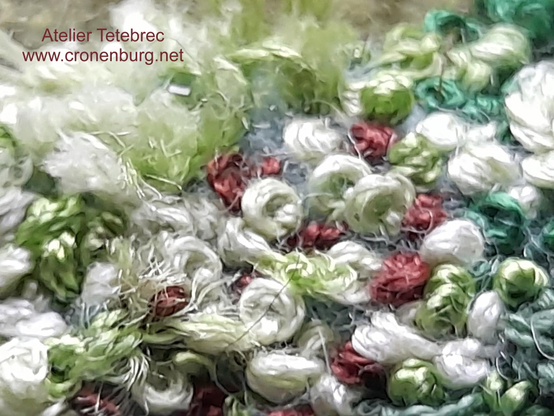 Zoom on the stitches to show their irregularity. Even bad stitches give moss!