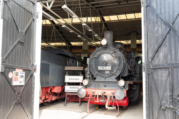 Foto der Dampflok 74 1192 im Schuppen des Eisenbahnmuseums Bochum, 2025