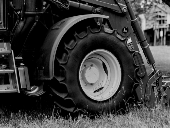 Pentax 645 | Ilford HP5 400 | Shot at 400 | Developed in HC110-E

A shot of a large tire of a modern tractor