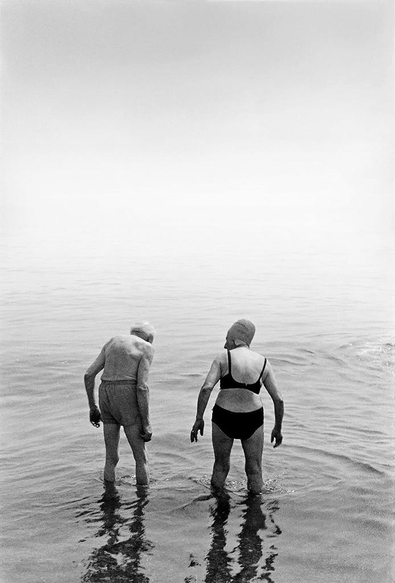 deux vieux à la mer