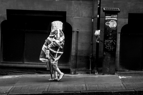 A woman with a raincoat in the color of the United Kingdom