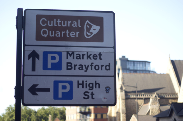 Linocln road sign directing people to the Cultural Quarter and car parks. 