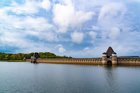 Bild vom Möhnesee, Blick Richtung Staumauer